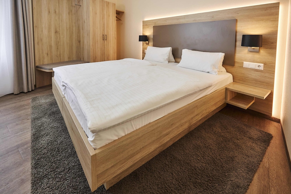 Flair Hotel Zum Schiff 24/73