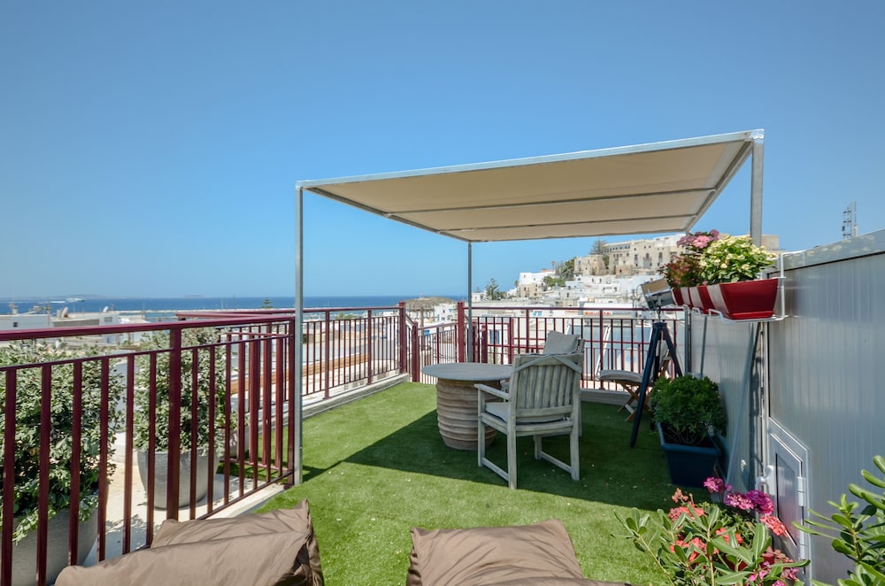 Naxos Center Houses 3/50