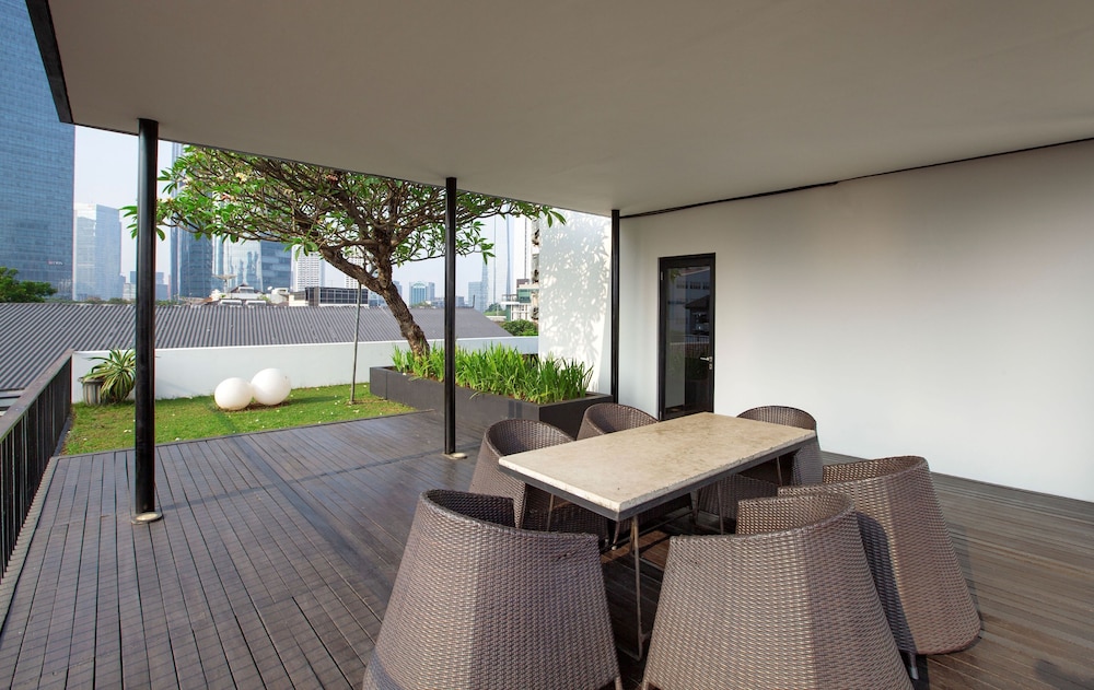 MIERS Kuningan, ARTOTEL Curated 33/38