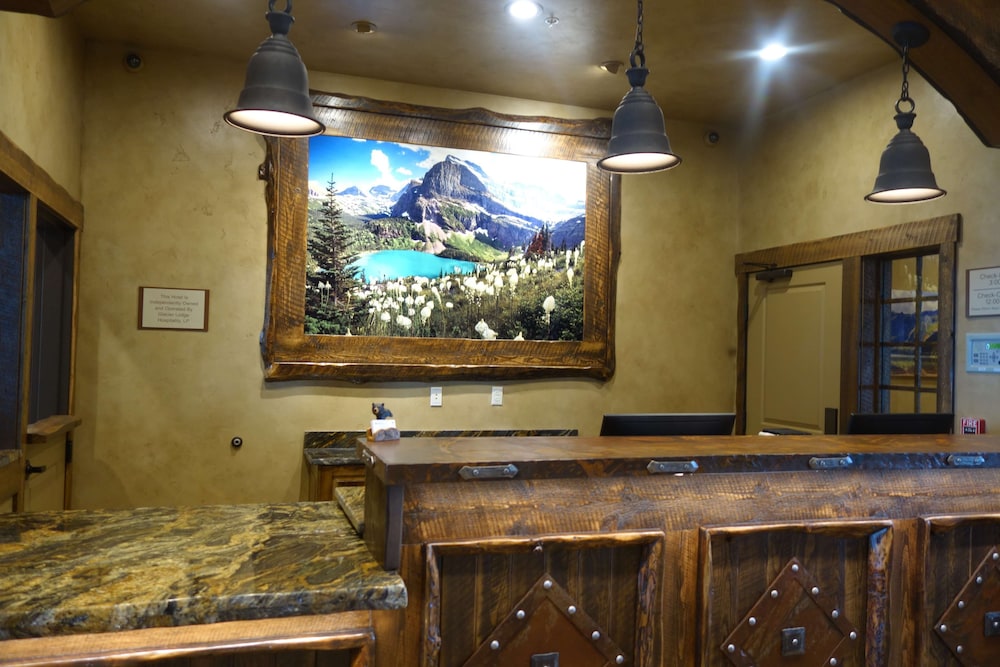 Glacier International Lodge 2/48