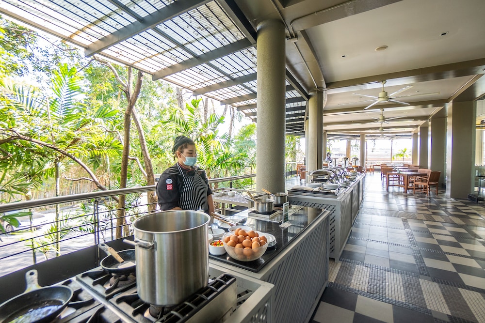 Grand Riverside Hotel Phitsanulok 63/65