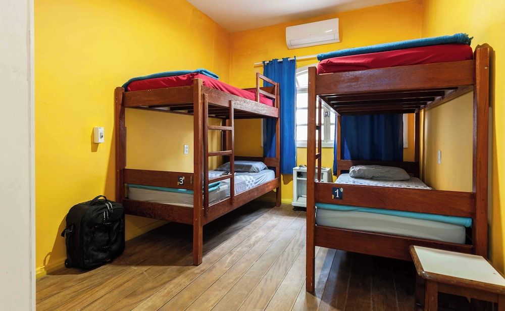 سكن مشترك مختلط أساسي بأربعة أسرّة، Onça Da Praia Hostel 2/6