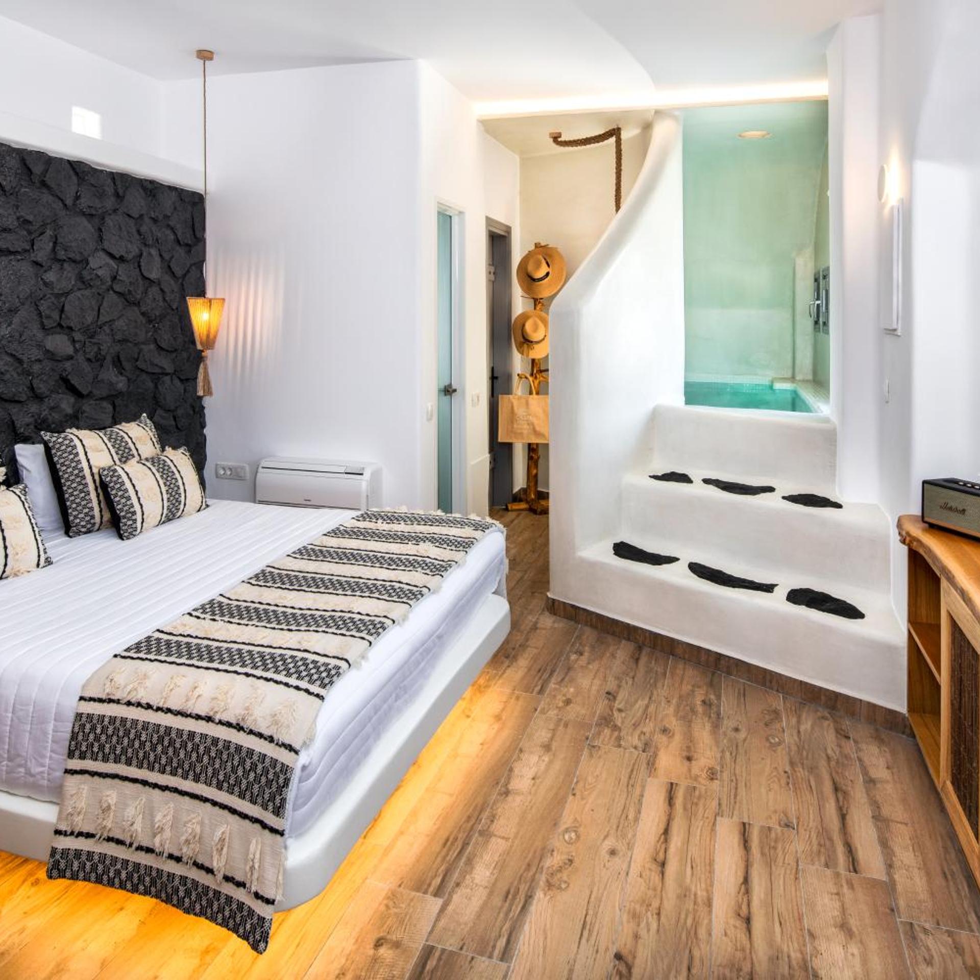 Cave, Pool, Suite
