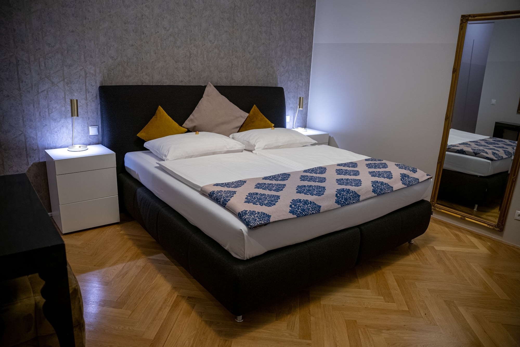 1 BEDROOM, COURTYARD, COMFORT, SUITE, APARTMENT, KING BED, SOFA, PATIO, GROUND FLOOR