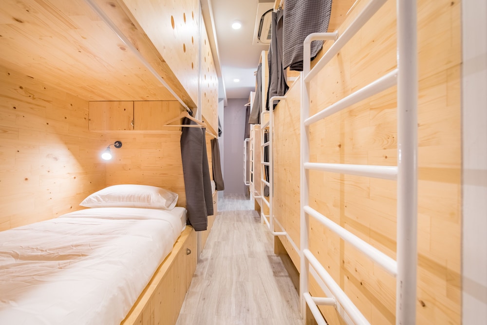 Nornyaowarat Hostel 16/29