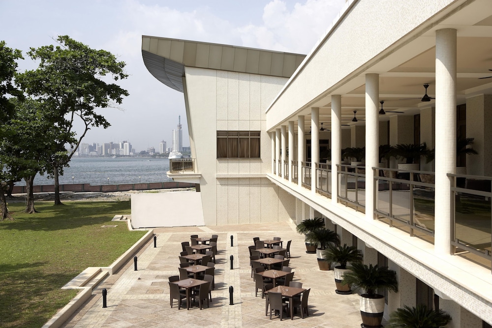 The Federal Palace 35/45
