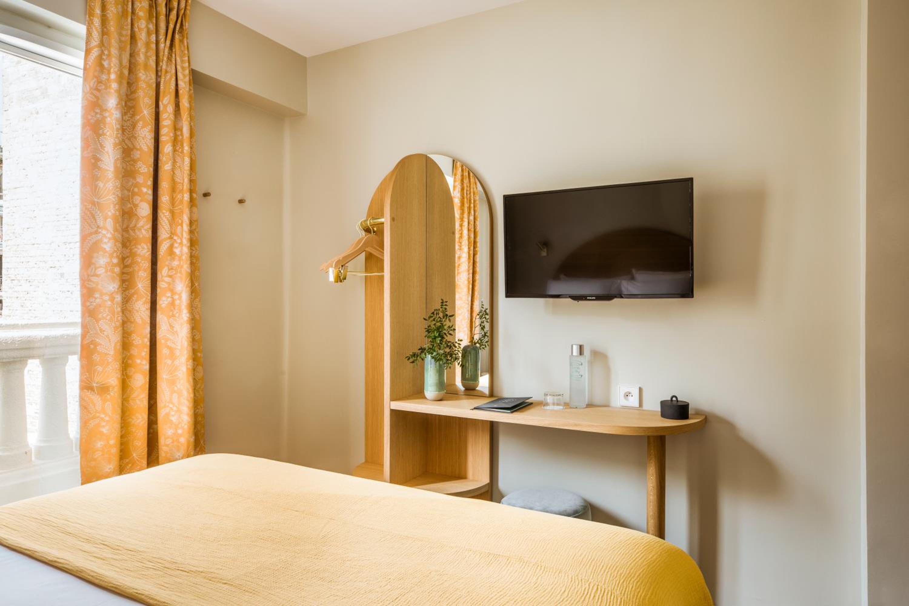 غرفة قياسية بسرير مزدوج بإطلالة على البحيرة، Hotel Ami - Orso Hotels 4/9