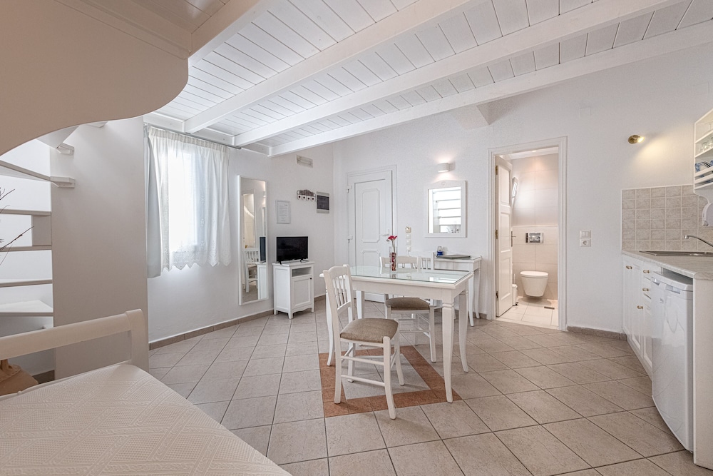Reverie Santorini Hotel 25/50