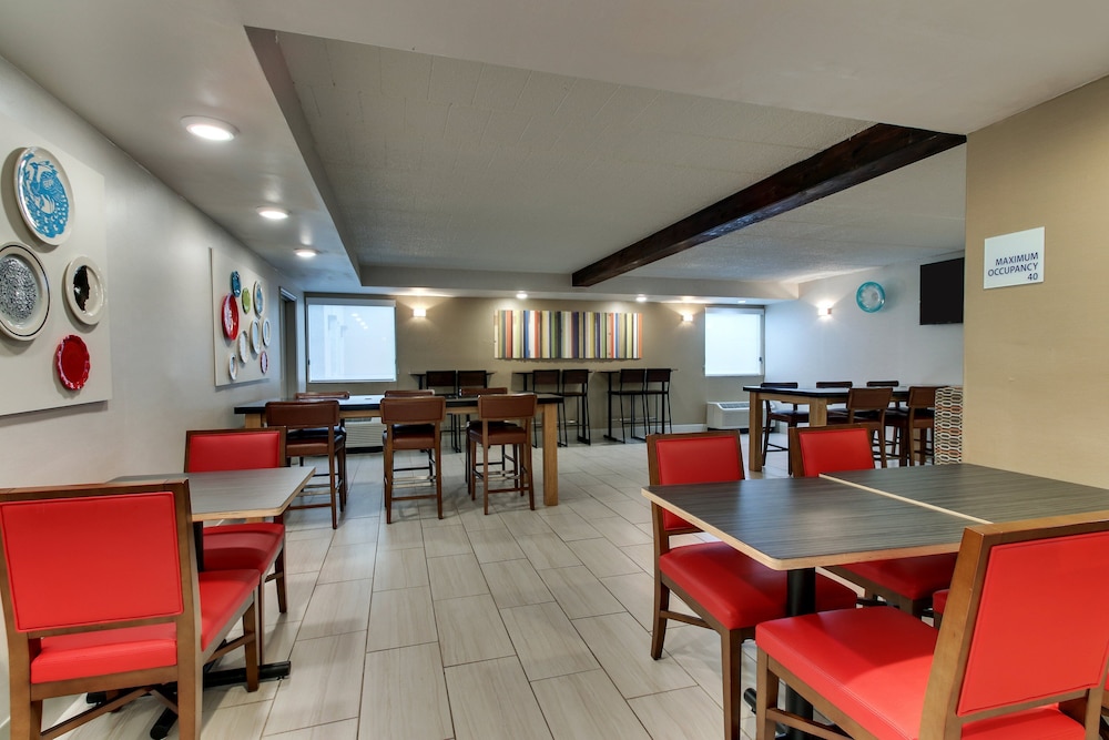 HOLIDAY INN EXPRESS PITTSTON SCRANTON AIRPORT 48/54