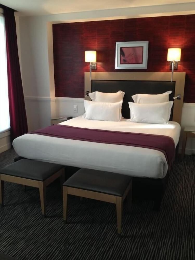 PRIVILEGE, DOUBLE BED