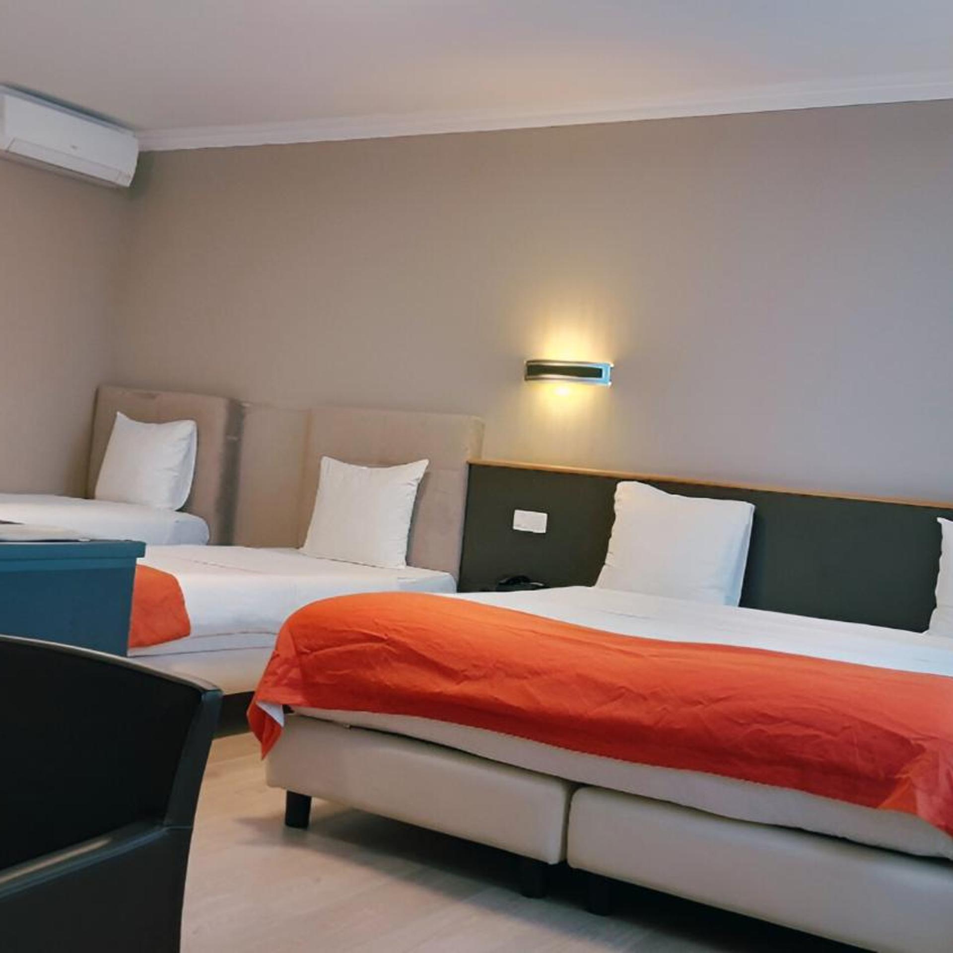 غرفة سوبيريور رباعية بسرير فردي، Hotel Taormina Brussels Airport 8/10