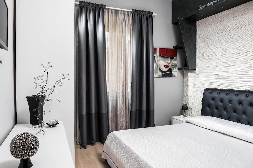 Ariston Suite 8/69
