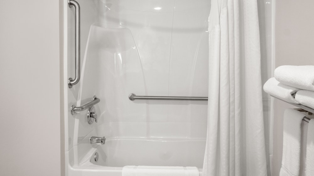 جناح بسرير كينج لذوي الإعاقة، Holiday Inn Express Hotel & Suites Newton Sparta 7/7