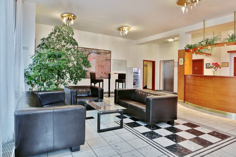 Hotel Attic 26/40