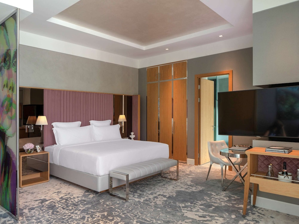 SLS Dubai Hotel and Residences 28/75