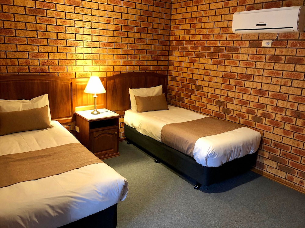 2 Bedrooms, Spa, Family, Suite, Queen and Twin Beds