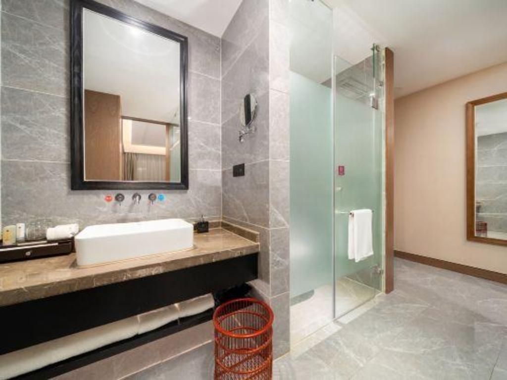 Hong Shan International Hotel 40/48