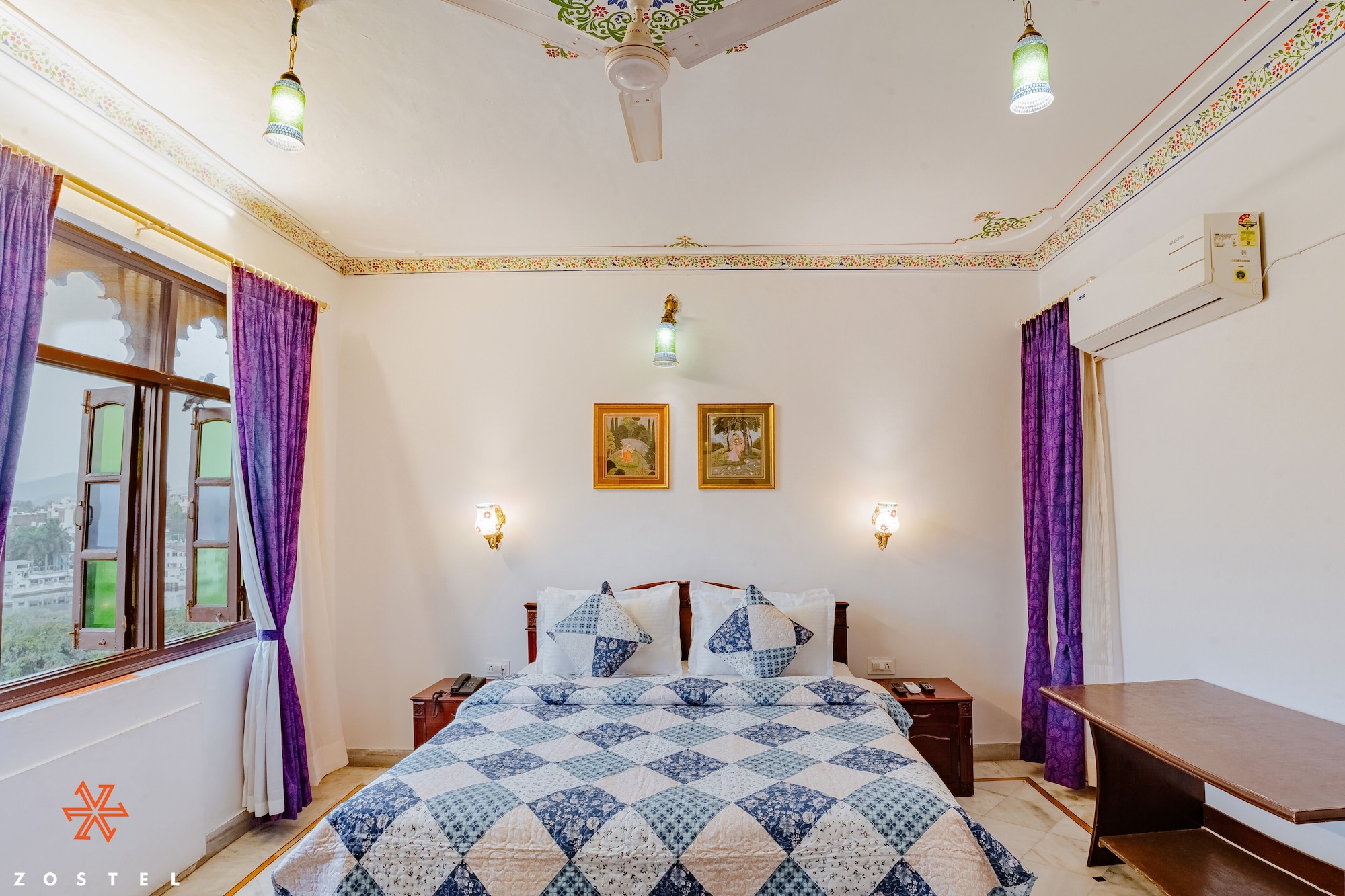 DELUXE, QUEEN BED, LAKE VIEW