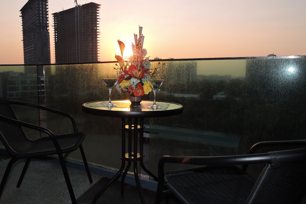 Acqua Condominium 38/50