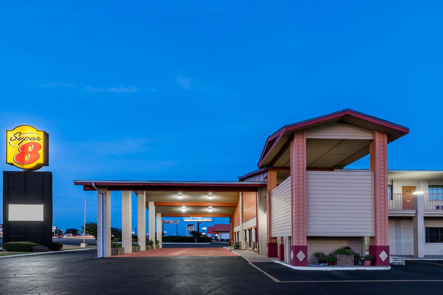 Super 8 by Wyndham Waco/Mall area TX 4/31