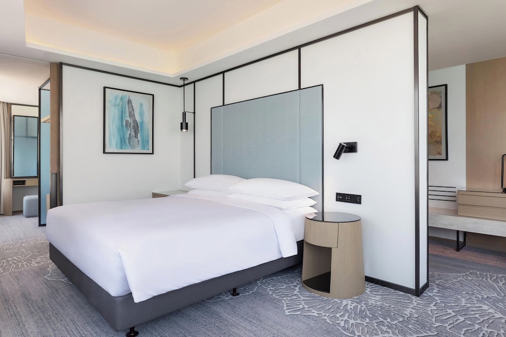 SUITE, KING BED, OCEAN VIEW