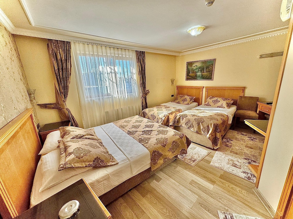 ROOM, TRIPLE