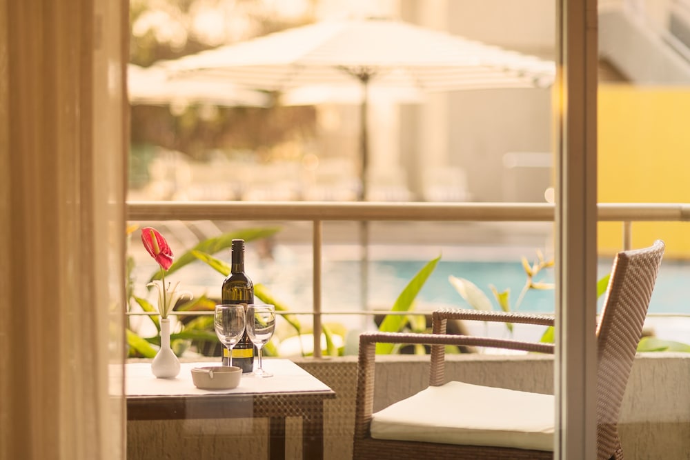 Whispering Palms Beach Resort 34/71
