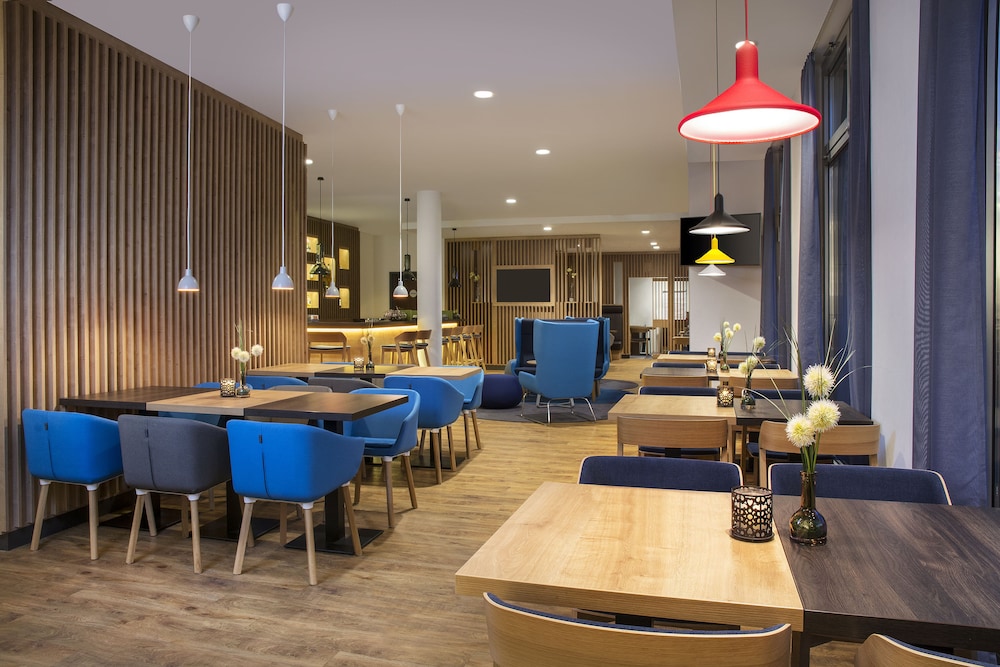 HOLIDAY INN EXPRESS BADEN BADEN 43/53