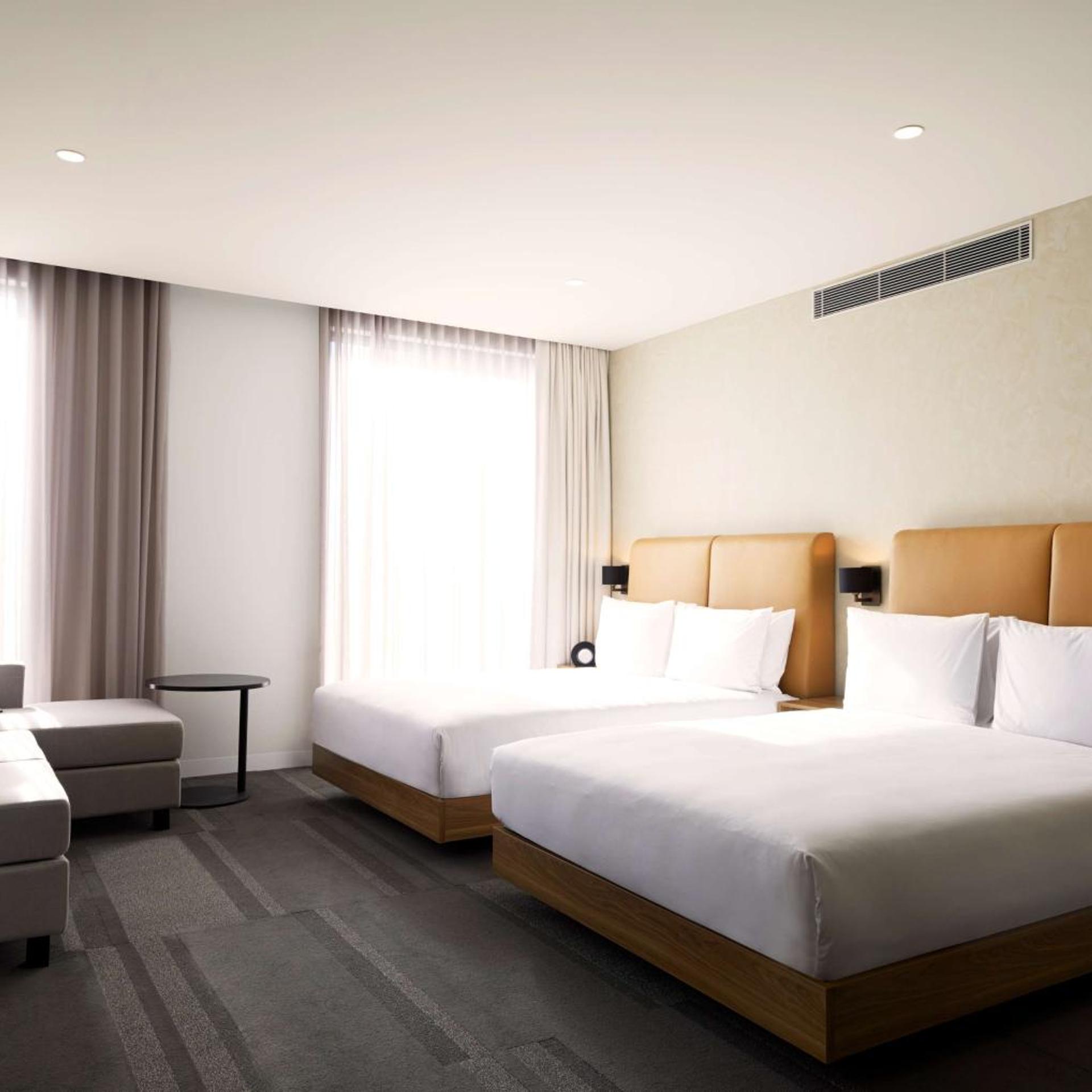 Connecting, Hollywood, Studio, Twin Beds, King Bed