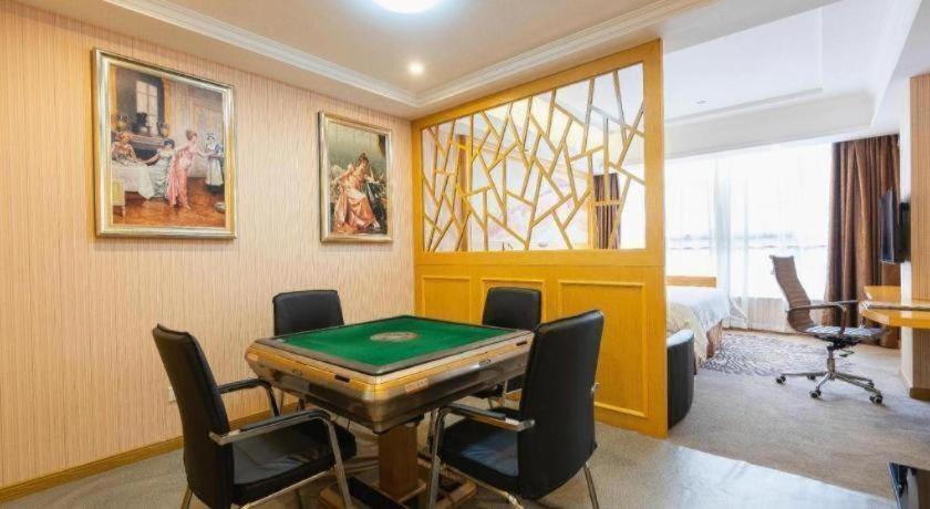 Vienna Hotel(Guangzhou North Railway Station Huaguoshan Subway Station Store) 24/45