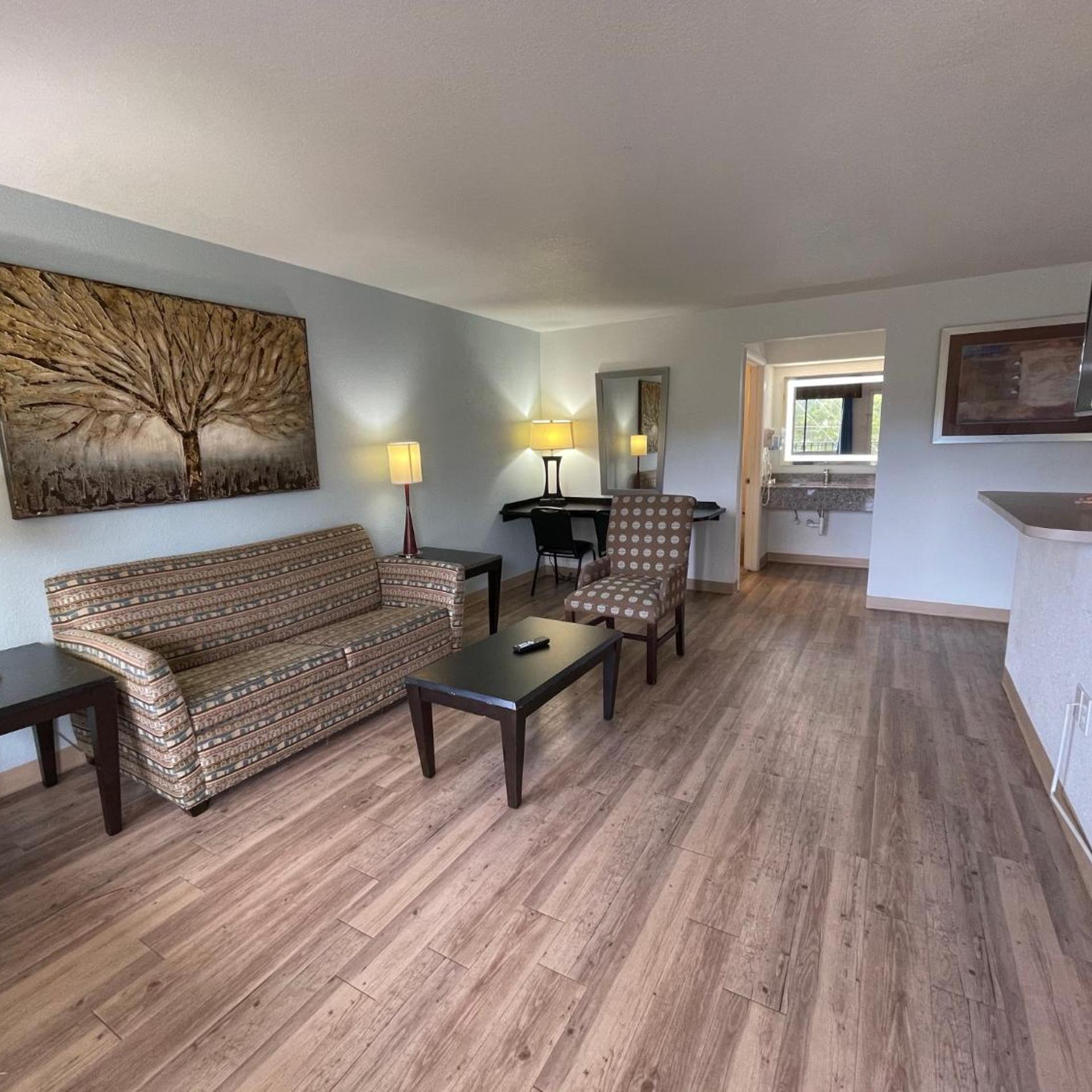 Tricove Inn and Suites 31/36