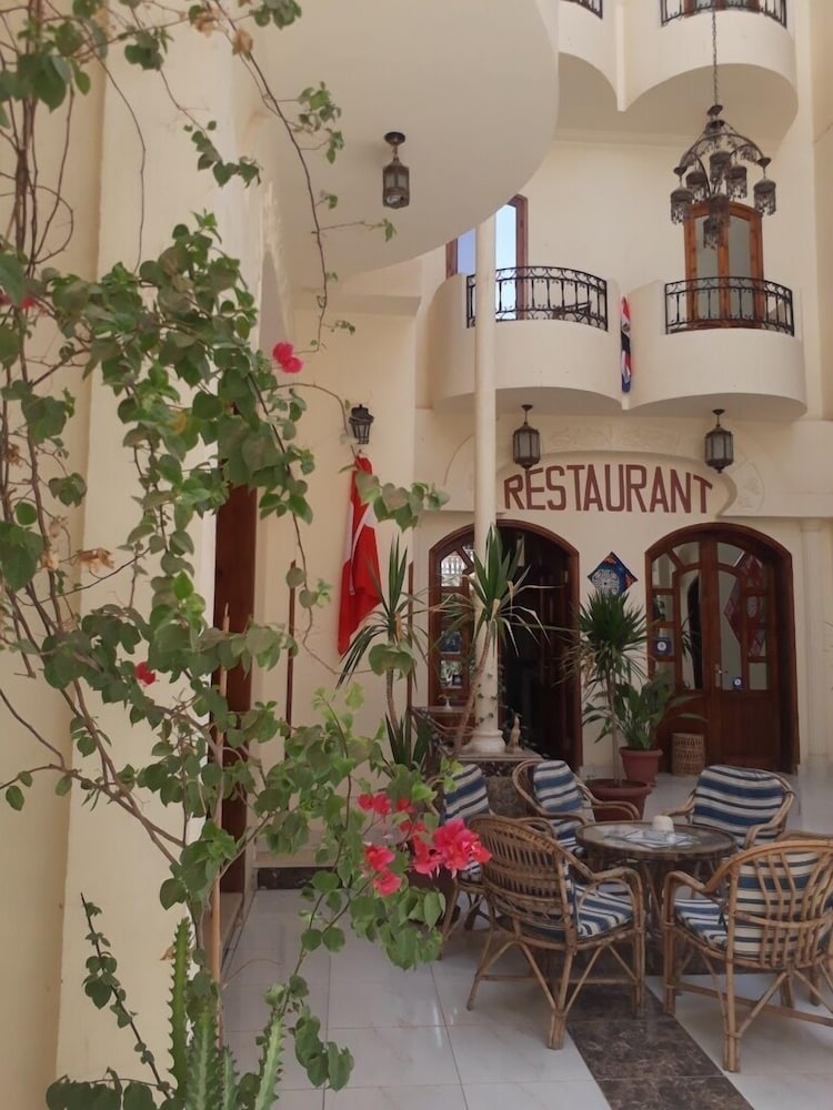 Alhambra Hotel 34/50