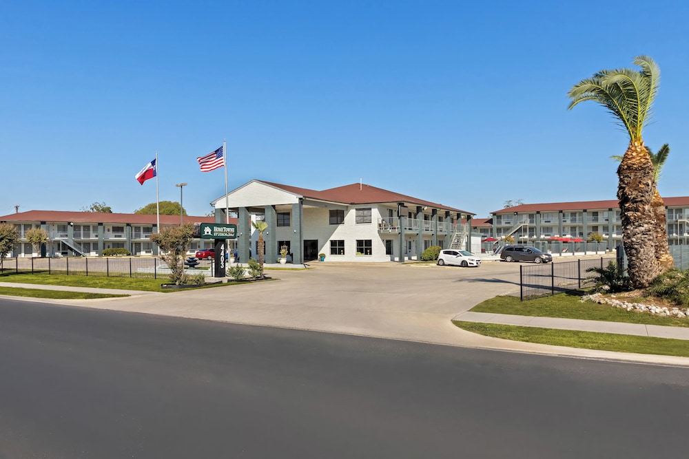 HomeTowne Studios San Antonio E - Frost Bank Center 39/49