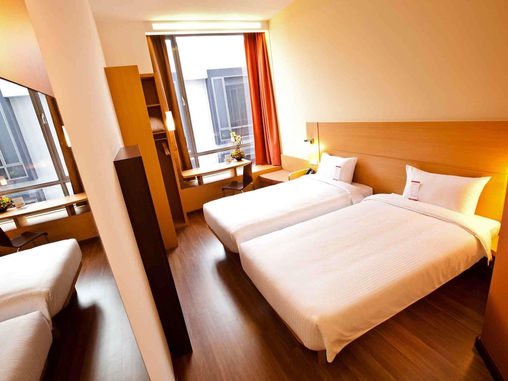 Ibis Singapore Novena Hotel 12/50