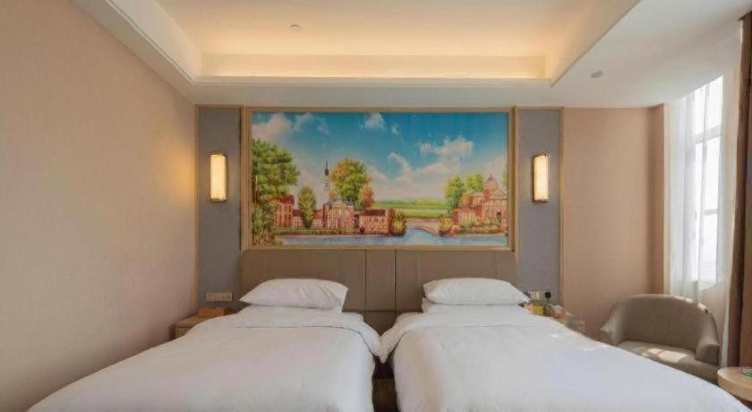 Vienna Hotel (Qujing Railway Station) 22/46