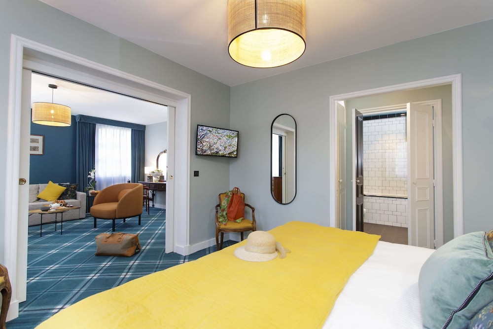 Manoir Hotel 4/50