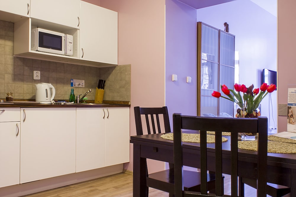 Royal Court Apartments 53/66