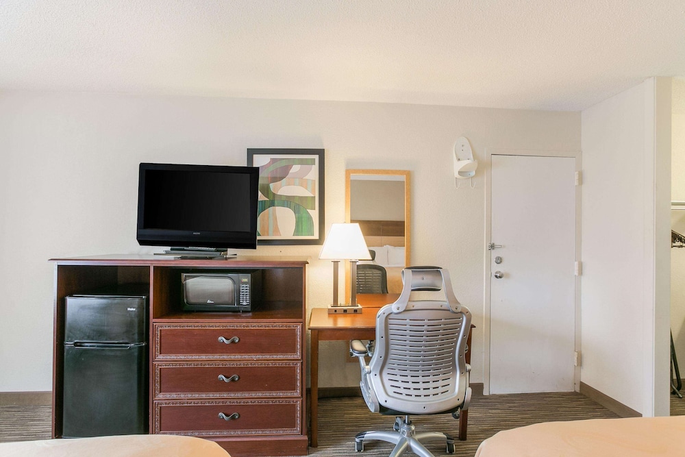 Quality Inn & Suites near Lake Eufaula 29/41