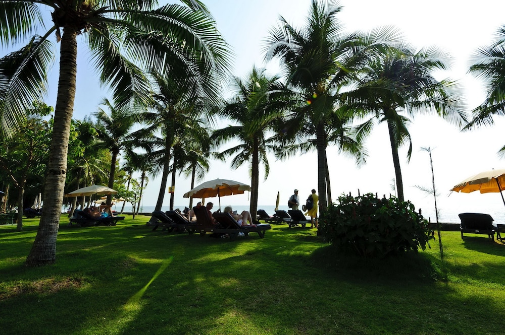 Grand Pacific Sovereign Resort and Spa 56/68