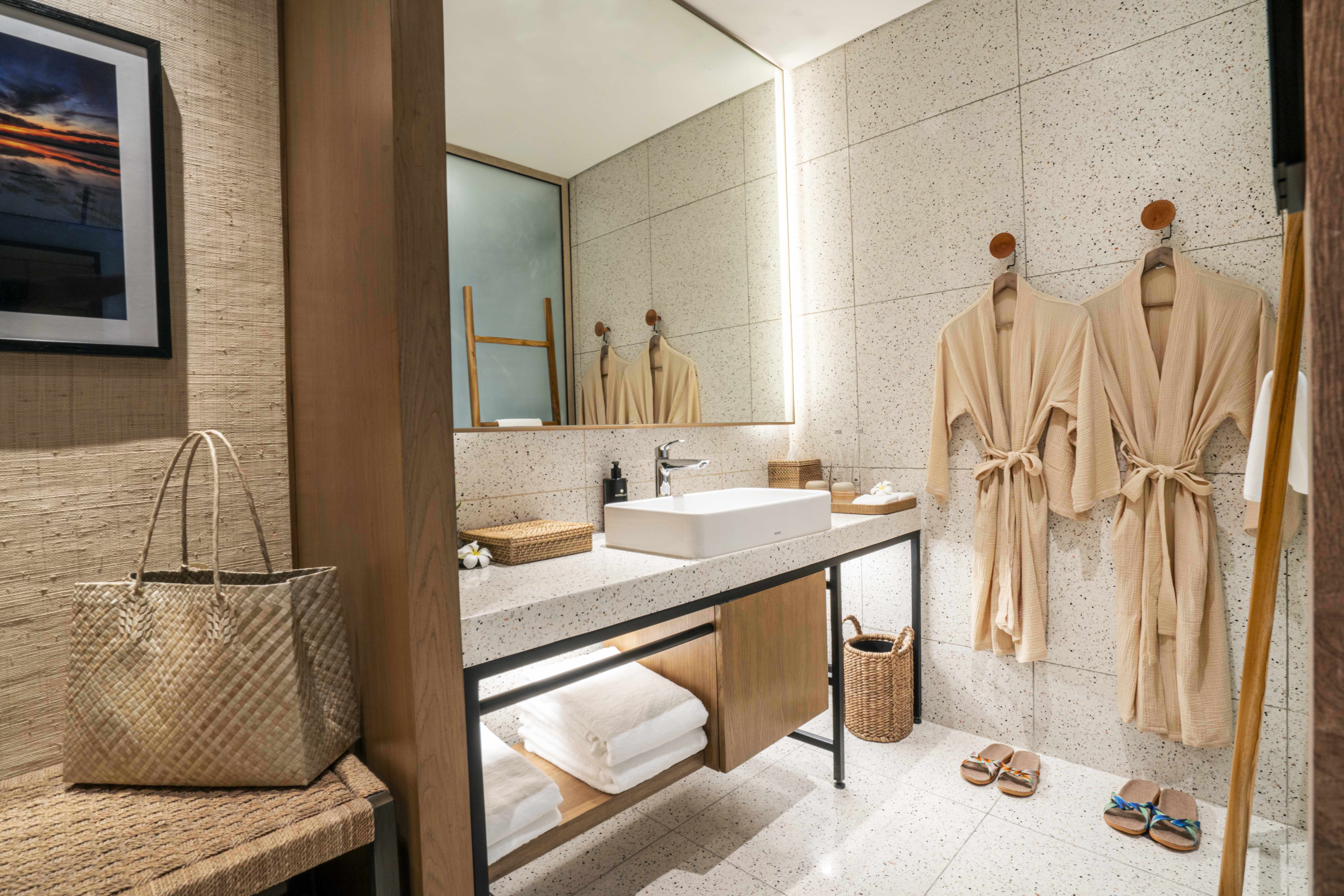 غرفة سوبيريور بسرير كينج بإطلالة على البحر، South Palms Resort and Spa Panglao - MGallery Collection 3/3