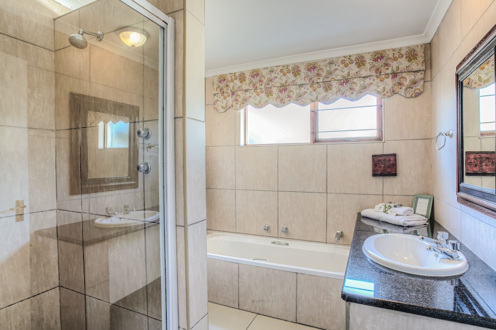 Sunninghill Guest Lodge 34/36