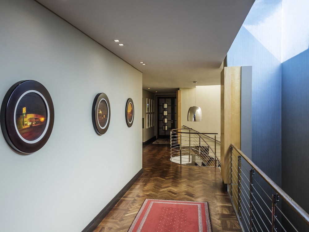 No. 5 Boutique Art Hotel 9/48