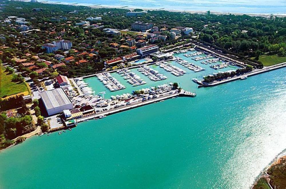Marina Uno 28/33