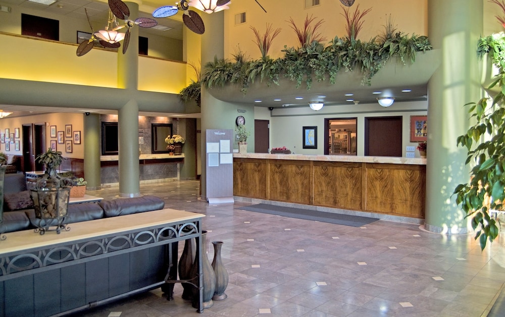 Oxford Suites Yakima 8/45