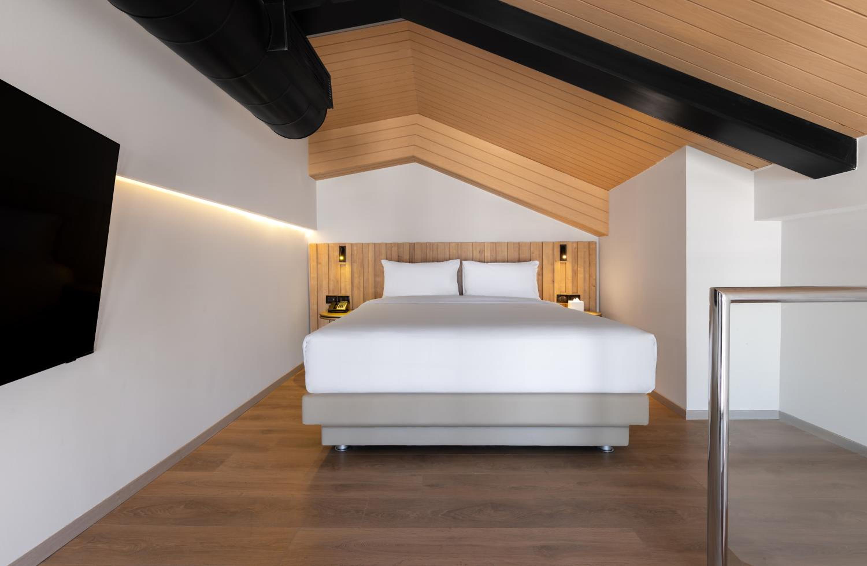1 Bedroom, Swim Up, Loft, Premium, Suite, Queen Bed