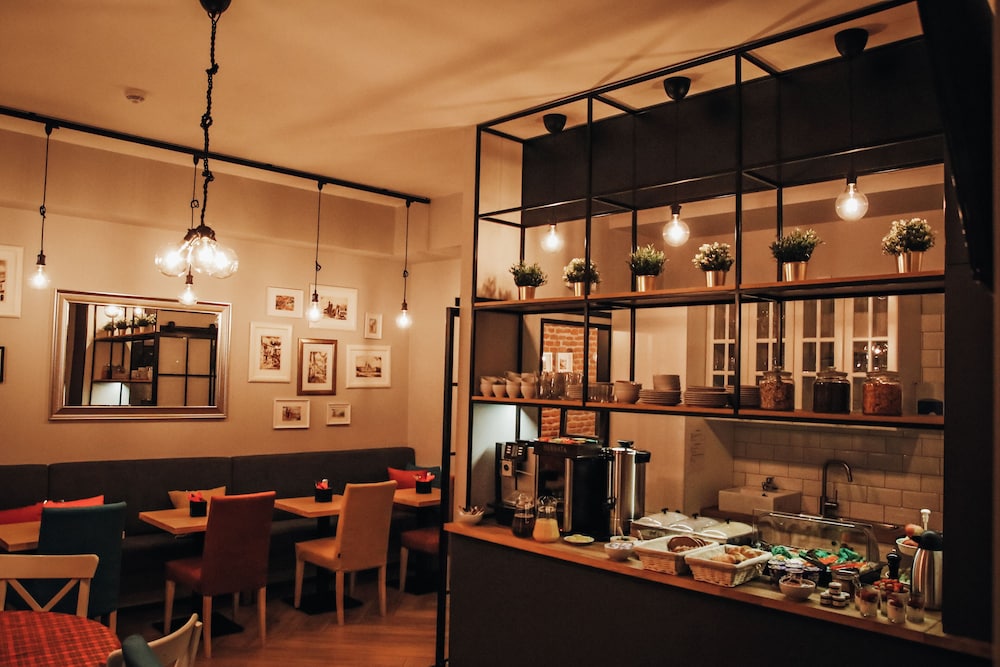 restaurant cafeteria