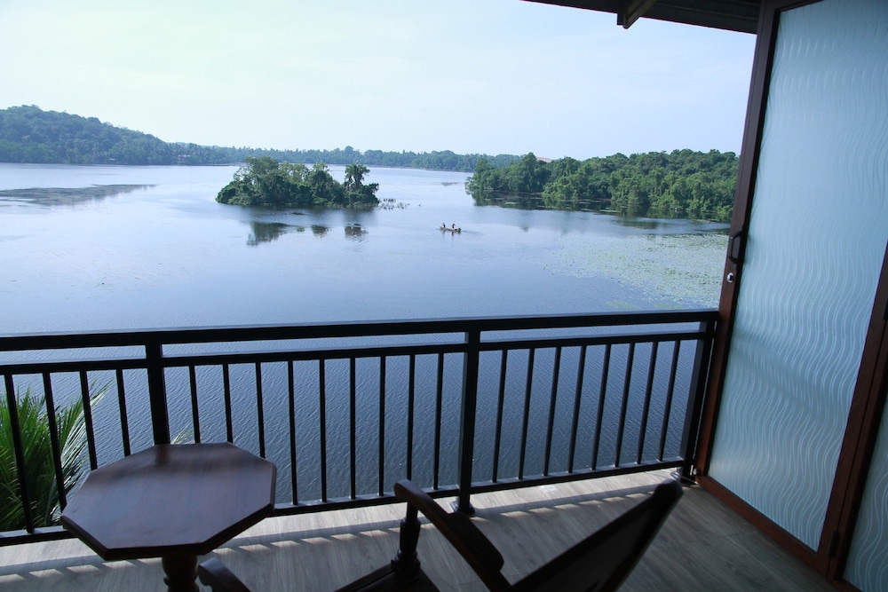 Sanu Lagoon Resort & Spa 35/37