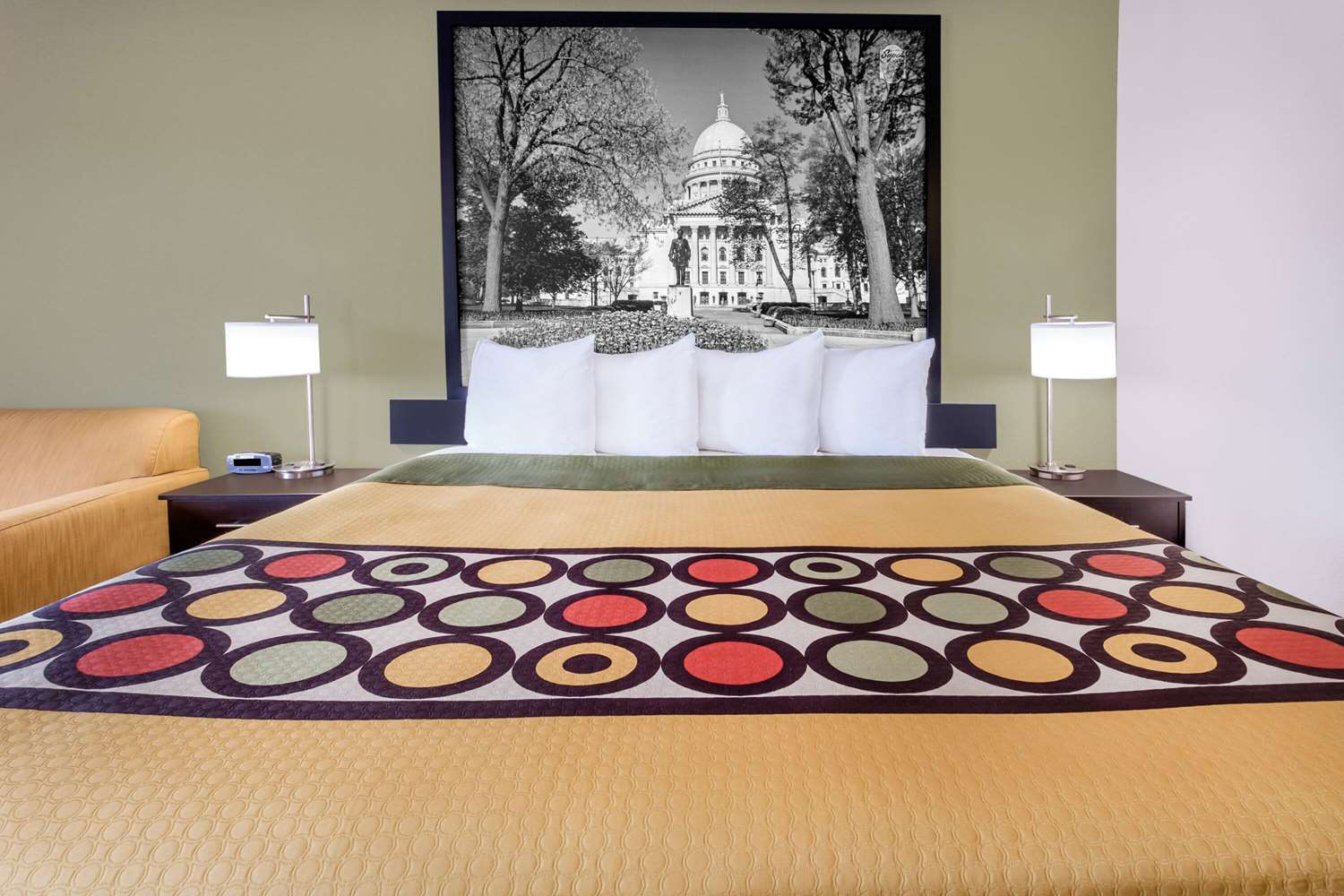 Super 8 By Wyndham Madison South 4/34