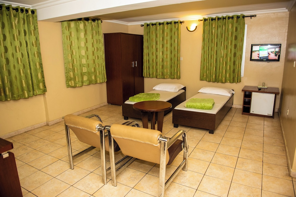 Stop Over Motels 25/58