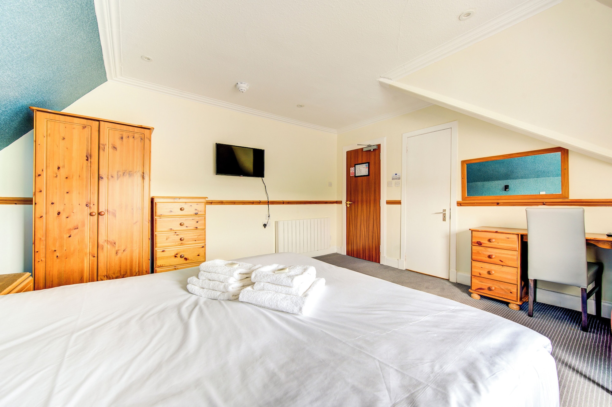 غرفة سوبيريور بسرير كوين، Morar Hotel 2/4
